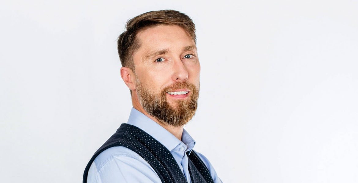 Robert Chmielewski, właściciel Complet Furniture.