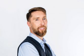 Robert Chmielewski, właściciel Complet Furniture.