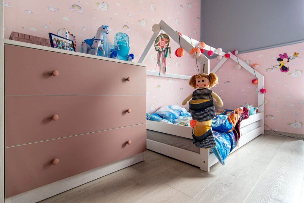 Kolekcja płyt meblowych „Velvet” produkcji Forner to aksamitna, ultramatowa powierzchnia dostępna w 23 kolorach. Dzięki technologii antifingerprint na powierzchnia płyty nie pozostają odciski palców, a materiał jest odporny na mikrozarysowania.