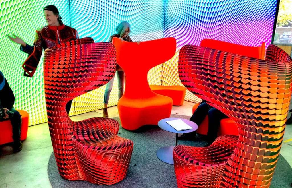 Projekt stoiska dla Haworth z fotelami „Drum” dla Cappellini w Szwajcarii, Designers Saturday.