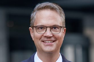 Dr. Christian Kaufmann z kancelarii PLUTA, tymczasowy zarządca komisaryczny producenta mebli Oflor.
