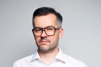 Karol Szpar z firmy Twojemeble.pl.