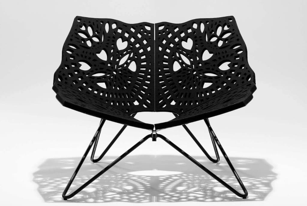 „Prince Chair” zostało zaprojektowane w 2002 roku na konkurs na krzesło dla duńskiego następcy tronu, księcia Fryderyka. Koronkowe motywy dodają stalowej konstrukcji wdzięku i subtelności.