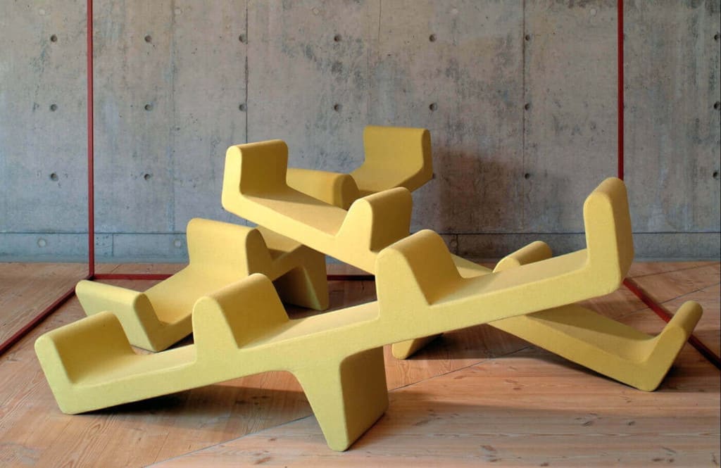 Tym projektem Louise Campbell zabiera wszystkich w podróż po dzieciństwie z niekonwencjonalnym miejscem do siedzenia – huśtawką „Seesaw”, zaprojektowaną jako interaktywny mebel dla dwóch osób.