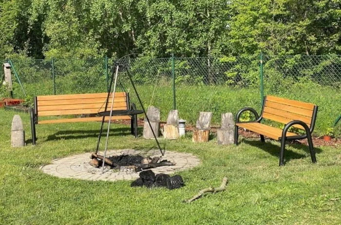 Jedną z ostatnich akcji wolontariackich Schattdecor było działanie na rzecz Domu Dziecka nr 3 w Poznaniu. Z desek dębowych wykonano ławki ogrodowe.