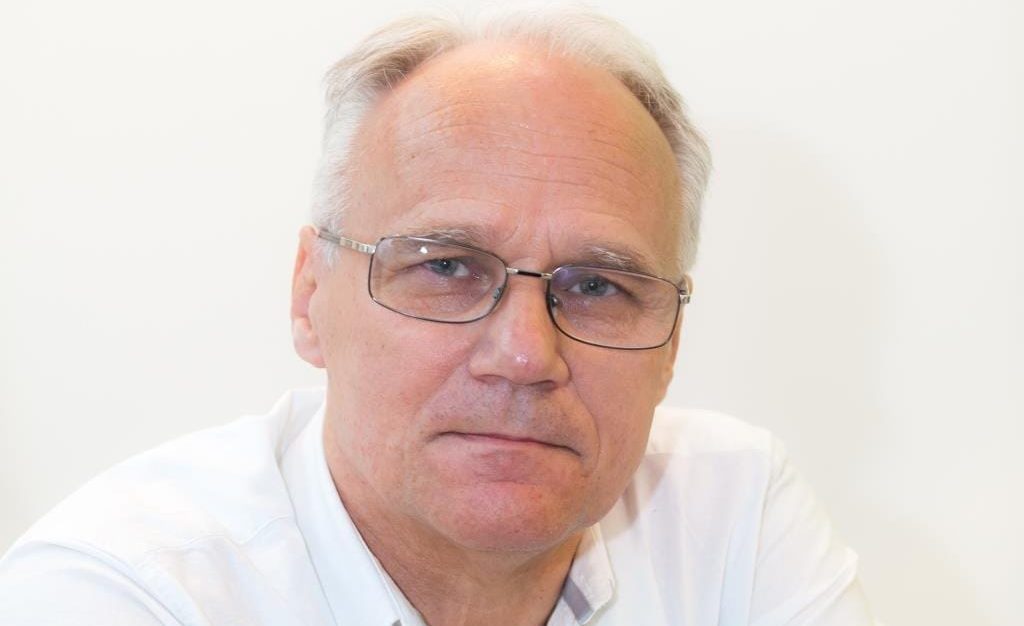 Piotr Domański, mgr inż. technolog drewna, absolwent SGGW WTD z 1976 r. Całe zawodowe życie związany z branżą drzewną. W 2013 r. zakończył współpracę z firmą IMA Polska na stanowisku prezesa Zarządu i od tego momentu prowadzi firmę doradztwa technicznego pod nazwą AT Piotr Domański dla branży meblarskiej.