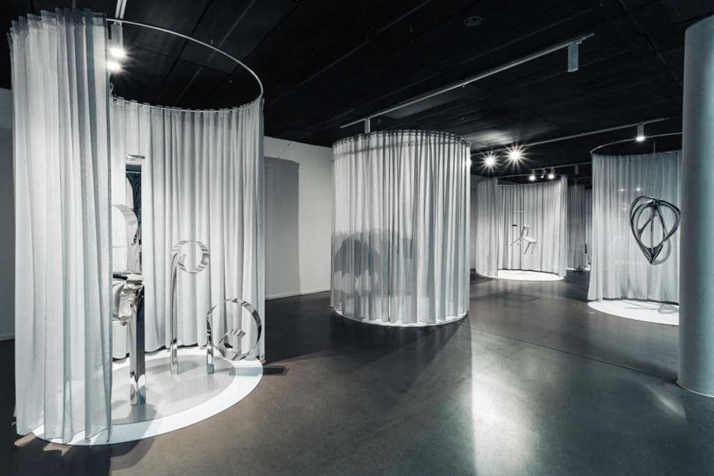 Wystawa „Inflatales. Stalowe opowieści” Oskara Zięty.