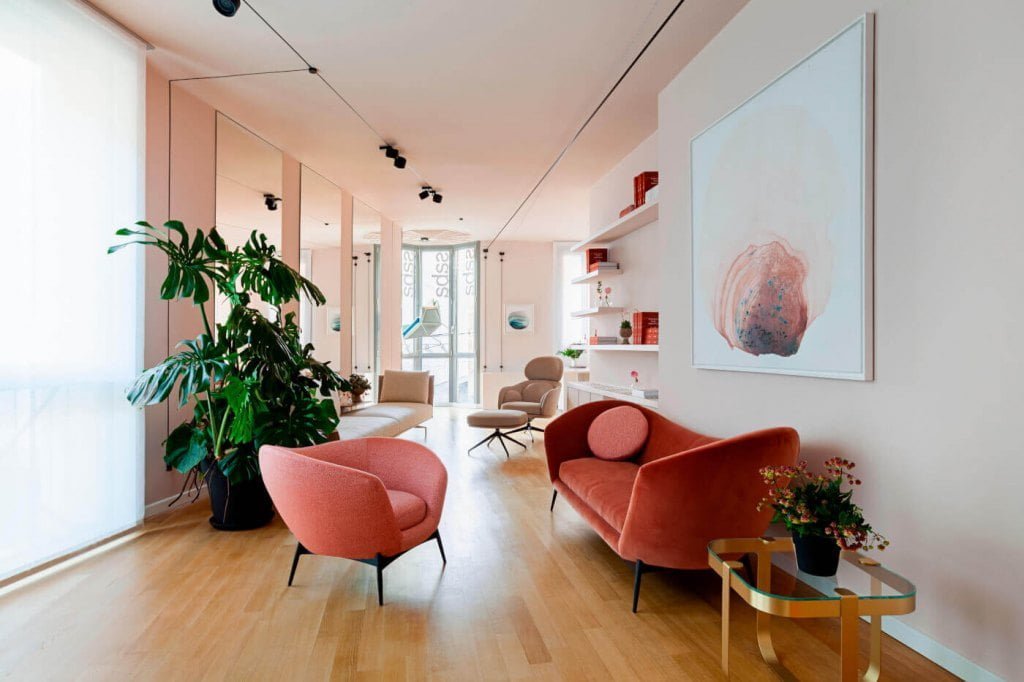 Wiosną 2021 roku w budynku, który zaprojektował Mario Bellini, w historycznej dzielnicy Brera, została otwarta pierwsza przestrzeń marki Saba w Mediolanie.