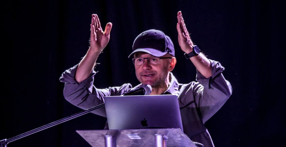 Robert Konieczny, właściciel pracowni KWK Promes, podczas jednego z wykładów.