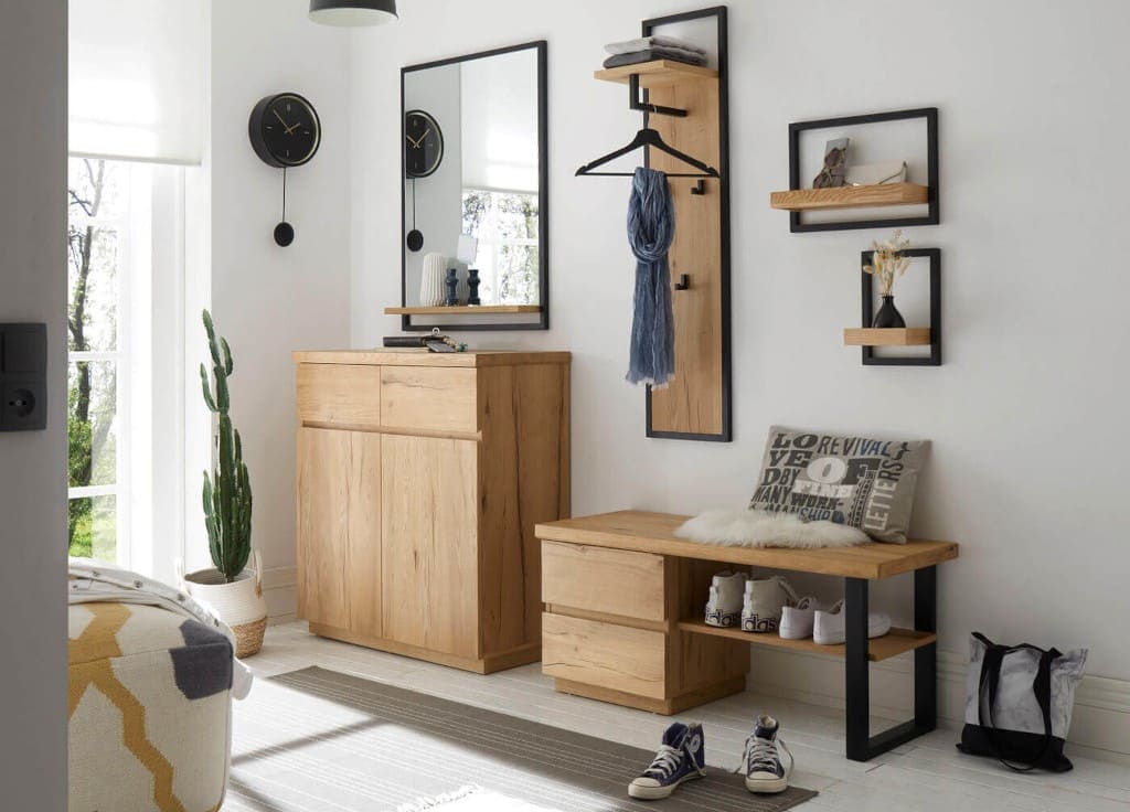 Przedpokój „Yorkshire” od MC Akcent – kolekcja mebli garderobianych w stylu loftowym, łączącym naturalną okleinę dębową z metalowymi dodatkami w kolorze czarnym.