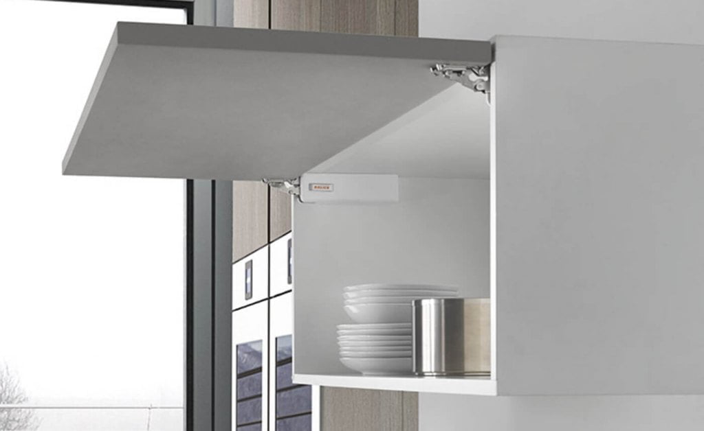 Kompaktowe i linearne kształty stanowią domenę systemu do drzwi podnoszonych „Wind” marki Salice z oferty Ami Polska. Dodatkowo, charakteryzuje się bardzo niewielkimi rozmiarami, co pozwala stosować go w niewielkich pomieszczeniach.