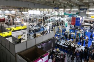 Jak rynek meblarski i przemysł drzewny mogą radzić sobie z kryzysem - o tym będą rozmawiać profesjonaliści podczas targów DREMA 2023.