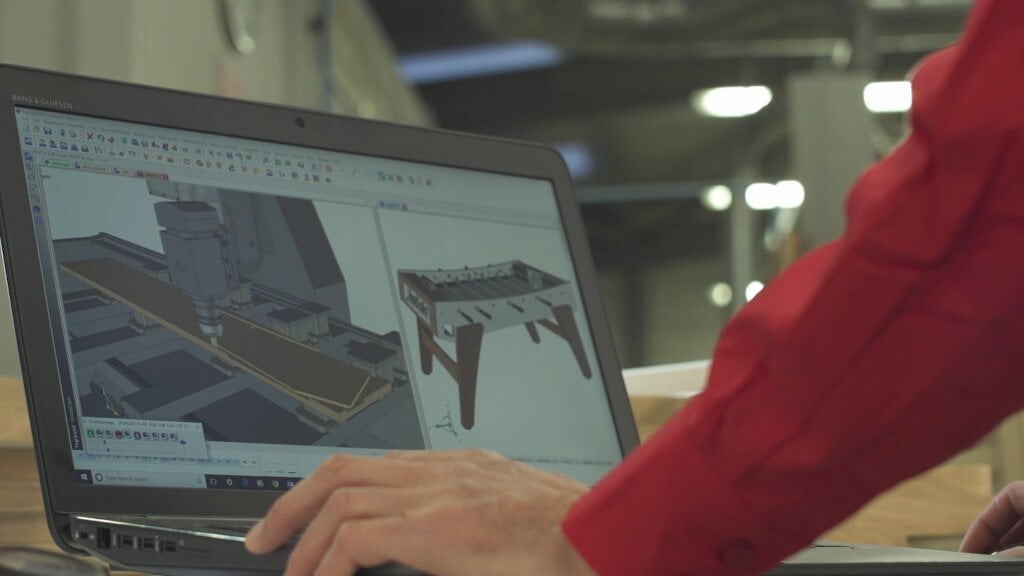 Dzięki TopSolid Wood od TopSolution można stworzyć meble skrzyniowe, tapicerowane, schody, drzwi czy okna. Można zaprojektować dokumentację montażową oraz przygotować dokumentacje zapotrzebowania materiałowego.