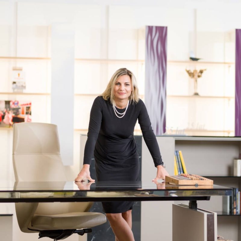 Monika Kochalska, dyrektor sprzedaży i marketingu w Fabryce Mebli Biurowych MARO.