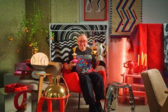 Jurek Owsiak podczas promocji „Design dla WOŚP – na pełnej petardzie”. Fot. Biuro prasowe Samsung.