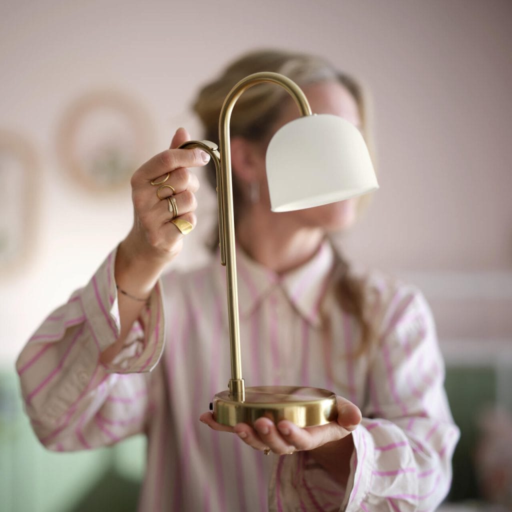 Przenośna lampa LED, TVÅMASTAD. Fot. BIuro prasowe IKEA Polska.
