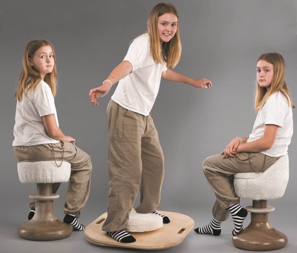 Dobre projekty rozwiązują problemy. Praca magisterska – siedzisko Ross. Autor: Mateusz Nierzwicki, Wzornictwo II stopnia. Promotor: dr hab. Łukasz Stawarski, prof. UAP.