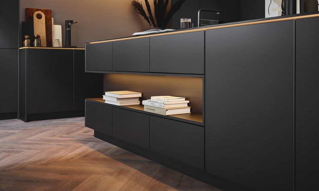 Kuchnia z wykorzystaniem laminatu szklanego RAUVISIO crystal deep z oferty Rehau w kolorze Galassia