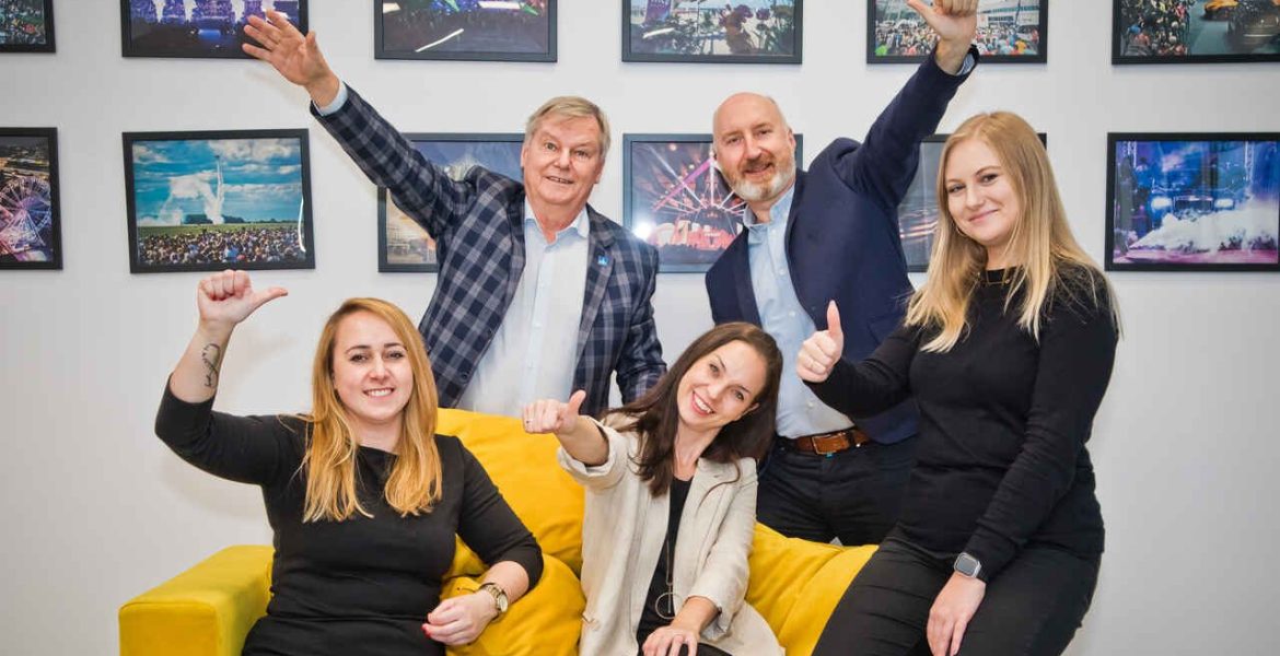 Zespół targów MEBLE POLSKA. Od lewej: Weronika Jakubowska, Józef Szyszka, Paulina Nowakowska, Tomasz Wojciechowski, Wiktoria Siłacz.