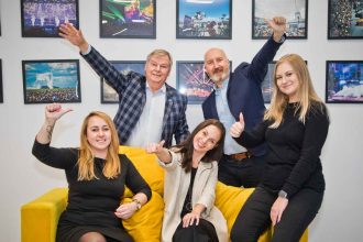 Zespół targów MEBLE POLSKA. Od lewej: Weronika Jakubowska, Józef Szyszka, Paulina Nowakowska, Tomasz Wojciechowski, Wiktoria Siłacz.