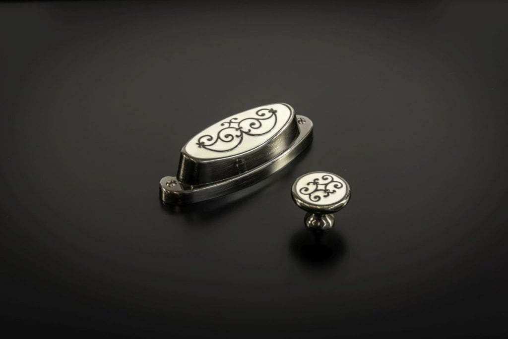 AMIX-uchwyty-DSC-6518-GR087-UR088-miesiecznik-i-portal-informacyjny-branzy-meblarskiej-biznes-meble-pl