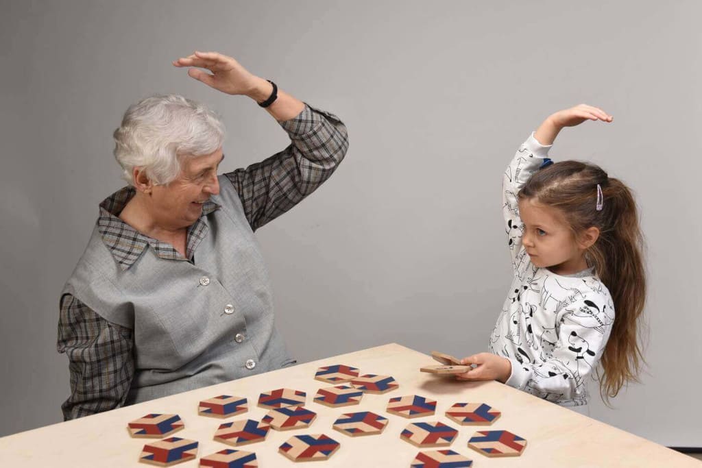 „Swawole” Agnieszki Zygmunt to gra pamięciowa typu memory, inicjująca aktywność wśród grających, głównie dzieci i osób starszych.