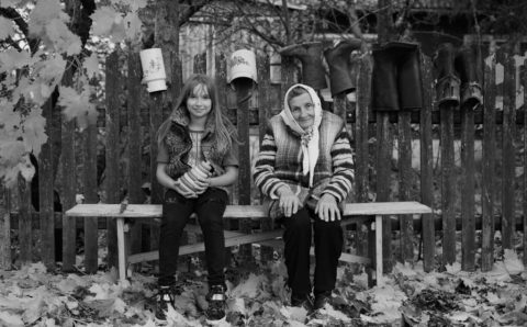 Zdjęcie „Przy płocie” 13-letniego Mikołaja Nesterowicza z Orli, wyróżnione w 17. konkursie fotograficznym im. Wiktora Wołkowa „Podlasie w obiektywie 2021”.