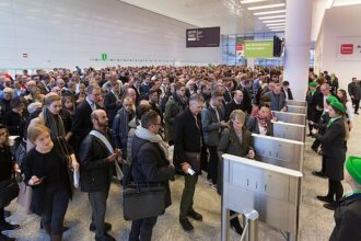Do takich widoków zdążyli się przyzwyczaić goście imm cologne, niestety nie doświadczą ich w 2021 r. Fot. Harald Fleissner, Koelnmesse.