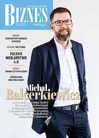 Okładka miesięcznika "biznes-meble.pl" - wydanie październik 2021. Na okładce: Michał Balcerkiewicz, prezes Zarządu Fabryki Mebli Balma.