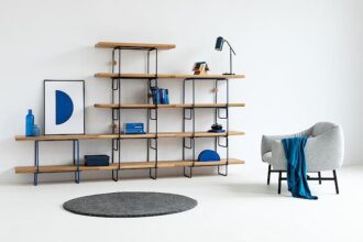 System regałowy „Grop”, marka: Loft Decora, proj.Pawlak & Stawarski, prod. Loft Kontrakt Tomasz Tomaszewski. Fot. Weronika Trojanowska.