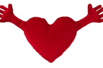 Działania firm z branży meblarskiej są zorientowane na pomoc służbie zdrowia i troskę o lokalną społeczność.