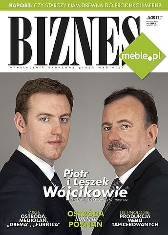 Okładka miesięcznika BIZNES.meble.pl - wydanie maj 2011. Na okładce: Leszek Wójcik, prezes Zarządu i Piotr Wójcik, wiceprezes Zarządu Fabryki Mebli Stolpłyt oraz Wójcik Fabryka Mebli Meble Wójcik Fot. Jacek Brejdak.