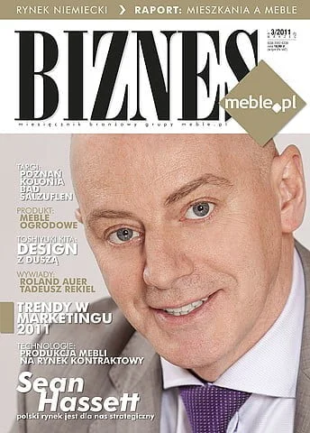 Okładka miesięcznika BIZNES.meble.pl - wydanie marzec 2011. Na okładce: Sean Hassett, COO Grupy IMS Bydgoskie Meble Etap Sofa Fot. Tomasz Markowski