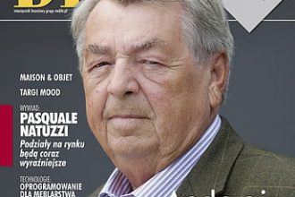Okładka miesięcznika BIZNES.meble.pl - wydanie październik 2014. Na okładce: Andrzej Rybacki, prezes Grupy Polskich Kupców Meblowych
