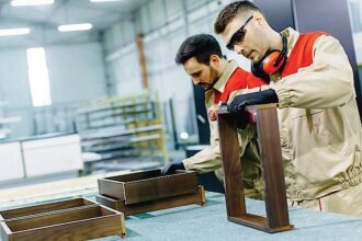 Jeszcze kilka miesięcy temu meblarze deklarowali potrzebę zatrudniania nowych pracowników.