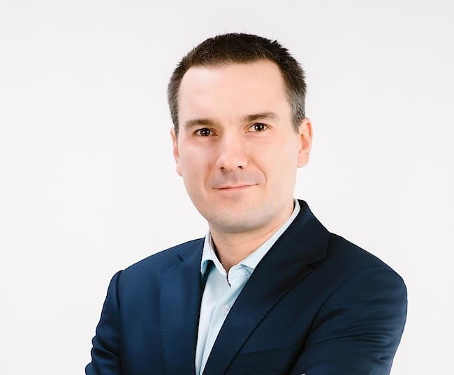 Gracjan Dąbrowski, kierownik produkcji w firmie Complet Chmielewscy zarządzającej marką Complet Furniture.