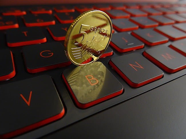 W maju br. sprzedaż detaliczna (w cenach stałych) spadła o 7,7% w porównaniu z analogicznym miesiącem ub.r., ale była o 14,9% wyższa od sprzedaży w kwietniu br.