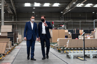 30 maja premier Mateusz Morawiecki odwiedził kolejnego już producenta mebli, po firmie Furniko przyszła kolej na Meble Wójcik.