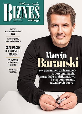 Okładka miesięcznika BIZNES.meble.pl - wydanie październik 2021. Na okładce Marcin Barański, dyrektor generalny, członek Zarządu VOX.