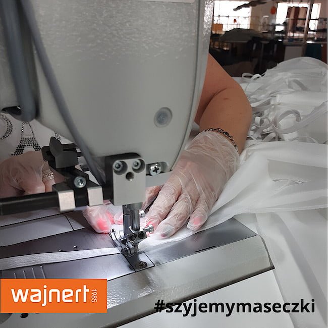 WAJNERT MEBEL wspiera walkę z coronawirusem, Szwaczki szyją maseczki.