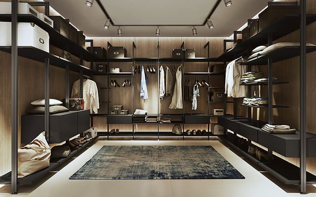 Garderoba typu walk-in.