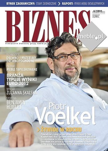 Okładka miesięcznika BIZNES.meble.pl - wydanie czerwiec-lipiec 2012. Na okładce: Piotr Voelkel, współwłaściciel Grupy Kapitałowej Vox Meble VOX