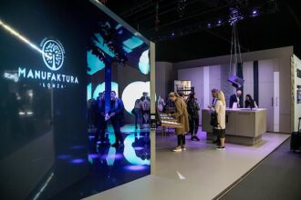 Stoisko Manufaktury Łomża podczas Warsaw Home & Contract 2021. Fot. Tomasz Markowski.