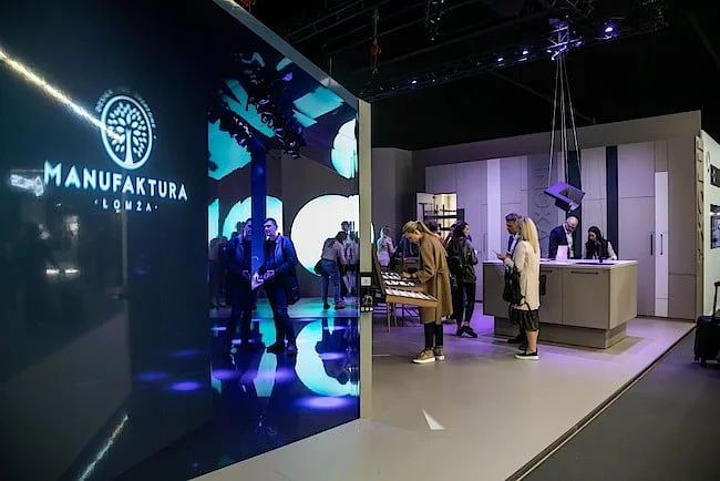 Stoisko Manufaktury Łomża podczas Warsaw Home & Contract 2021. Fot. Tomasz Markowski.