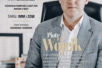 Okładka miesięcznika BIZNES.meble.pl - wydanie marzec 2020. Na okładce: Piotr Wójcik, prezes Zarządu Mebli Wójcik.