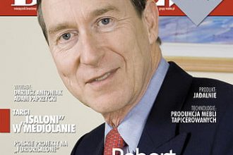 Okładka miesięcznika BIZNES.meble.pl - wydanie maj-czerwiec 2013. Na okładce: Robert Appleby, założyciel, główny udziałowiec i Group Chief Executive Titus Group