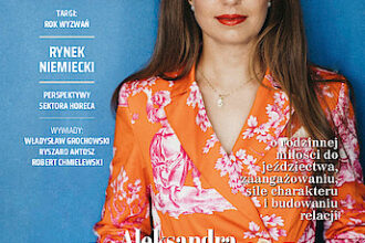 Okładka miesięcznika BIZNES.meble.pl - wydanie maj 2021. Na okładce: Aleksandra Skowrońska, współwłaściciel Bakata Design, architekt. Fot. Mariola Żołądź.