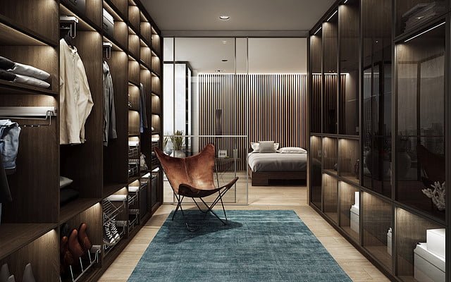 Garderoba typu walk-in.