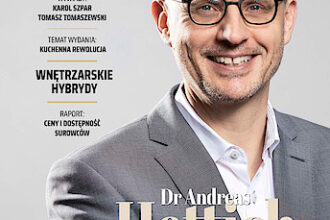 Okładka miesięcznika BIZNES.meble.pl - wydanie sierpień 2021. Na okładce: dr Andreas Hettich, przewodniczący Rady Nadzorczej Grupy Hettich.