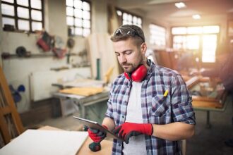 Mała firma meblarska.